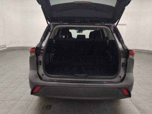 Used 2020 Toyota Highlander L image 29