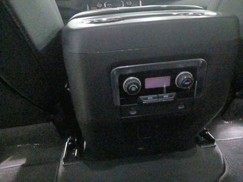 Used 2024 Chevrolet Suburban LT image 22