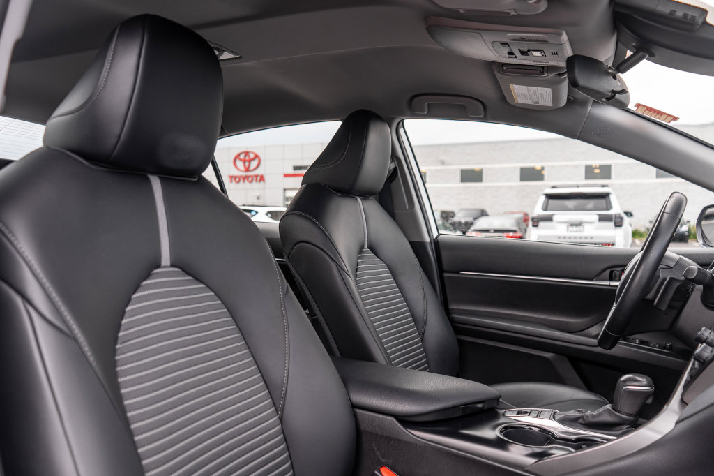Used 2020 Toyota Camry SE FWD image 12