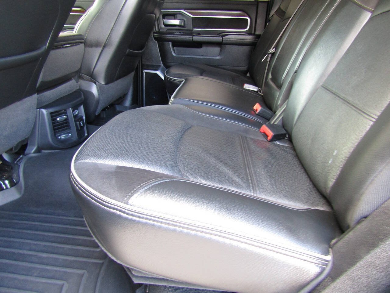 Used 2022 RAM 2500 Laramie w/ Body Color Bumper Group AWD/4WD image 17