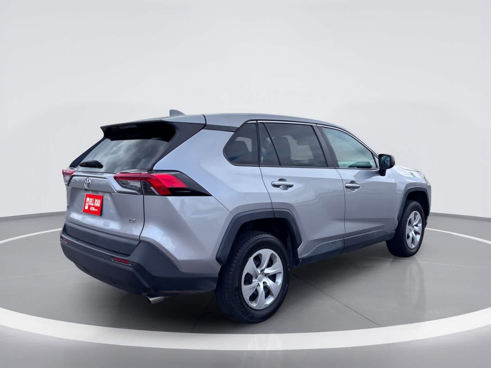 Used 2022 Toyota RAV4 LE FWD image 6