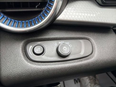 Used 2024 Chevrolet Trax LT w/ Driver Confidence Package image 40