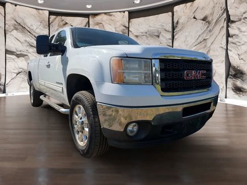 Used 2011 GMC Sierra 2500 SLT w/ SLT Convenience Package image 3