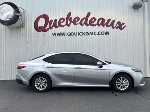 Used 2025 Toyota Camry LE image 23