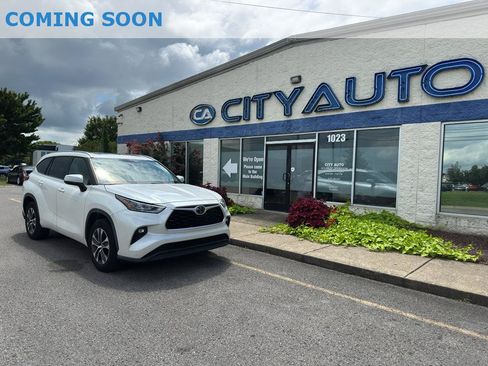 Used 2020 Toyota Highlander XLE FWD image 1