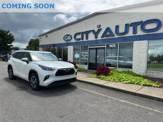 Used 2020 Toyota Highlander XLE FWD video 1