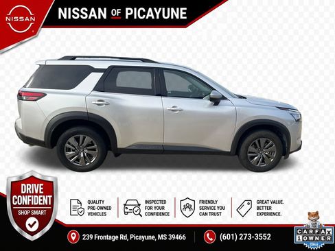 Used 2025 Nissan Pathfinder SV AWD/4WD image 7