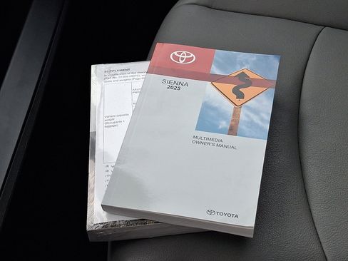 Certified 2025 Toyota Sienna XLE image 26