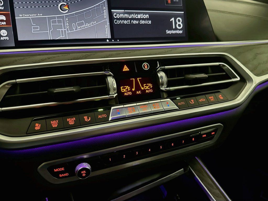Used 2022 BMW X7 xDrive40i w/ M Sport Package AWD/4WD image 18