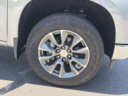 Used 2026 Chevrolet Silverado 1500 LT AWD/4WD image 12