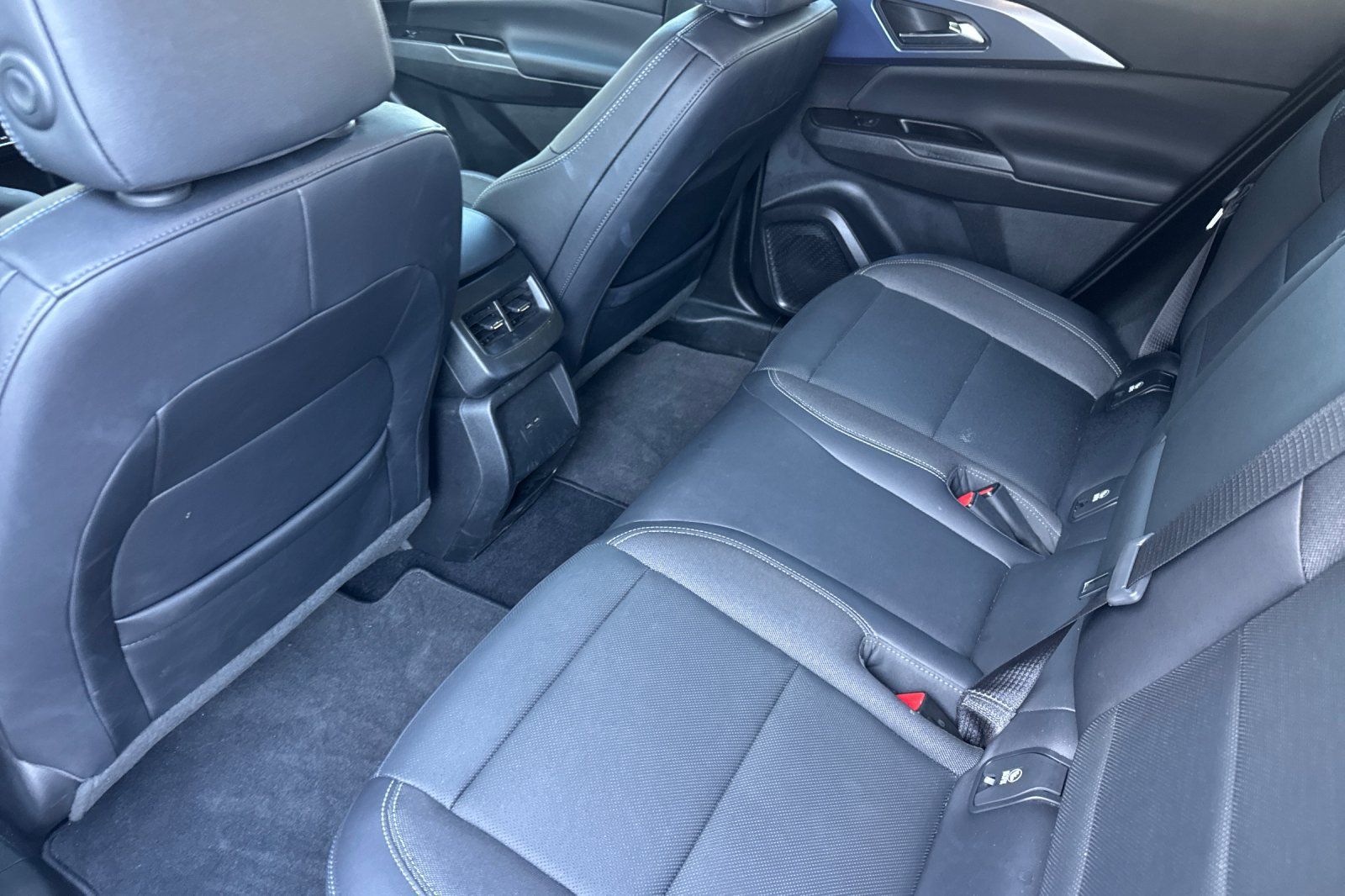 Used 2024 Chevrolet Equinox EV LT w/ LPO, Trailering Package FWD image 15