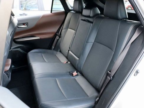 Used 2021 Toyota Venza Limited image 25