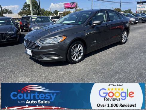 Used 2017 Ford Fusion S image 2