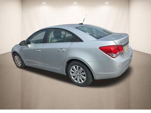 Used 2011 Chevrolet Cruze LS w/ Connectivity Package image 8