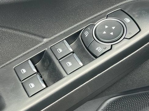New 2025 Ford Escape SE w/ PHEV Premium Package FWD image 16