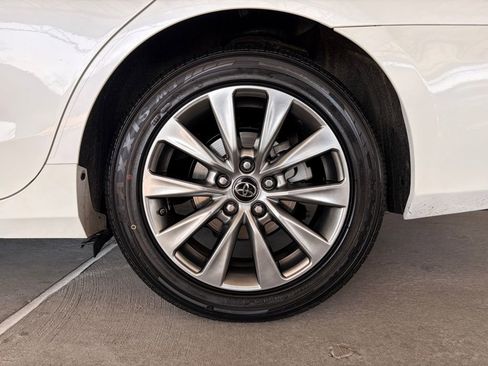 Used 2017 Toyota Camry XLE image 32