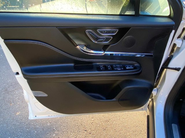 Used 2023 Lincoln Corsair Reserve w/ Equipment Group 201A FWD image 12