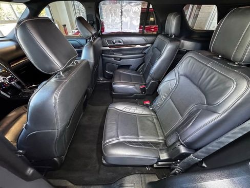Used 2019 Ford Explorer Platinum image 46