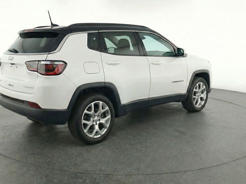 Used 2025 Jeep Compass Limited image 7