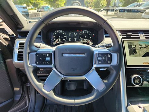 Used 2025 Land Rover Discovery S image 18