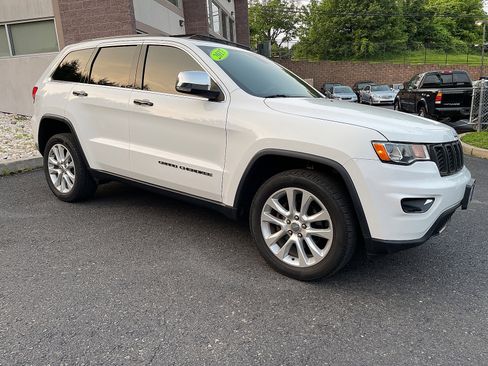 Used 2017 Jeep Grand Cherokee Limited image 2