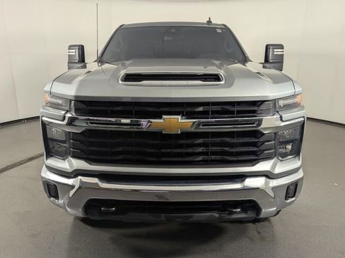 Used 2024 Chevrolet Silverado 2500 LT image 3