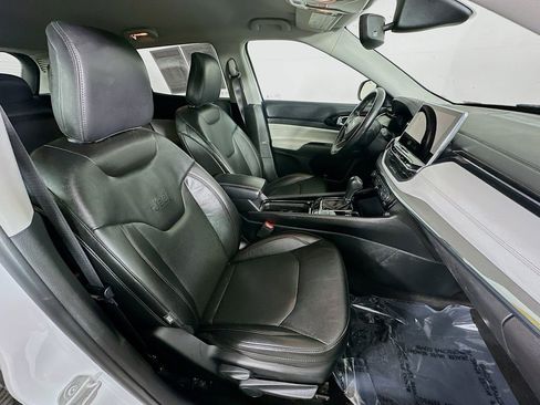 Certified 2022 Jeep Compass Limited image 37