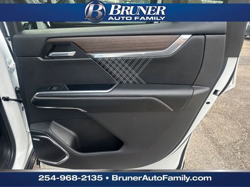 Used 2024 GMC Acadia Denali image 15