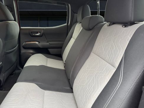 Used 2022 Toyota Tacoma TRD Sport image 13