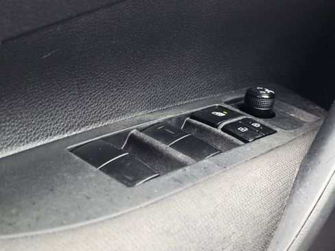 Used 2021 Toyota Corolla LE image 15