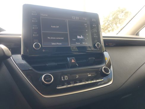 Used 2021 Toyota Corolla LE image 24