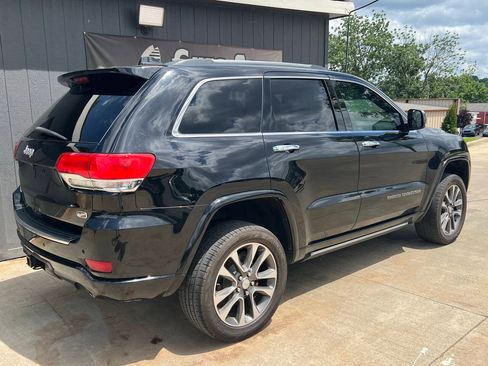Used 2017 Jeep Grand Cherokee Overland AWD/4WD image 8