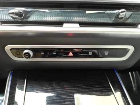 Used 2025 BMW X5 sDrive40i w/ M Sport Package RWD image 48