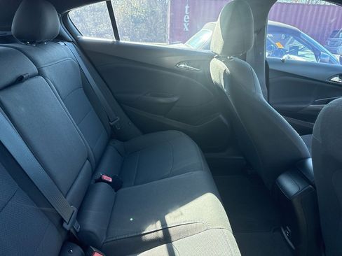 Used 2019 Chevrolet Cruze LT w/ Convenience Package image 14
