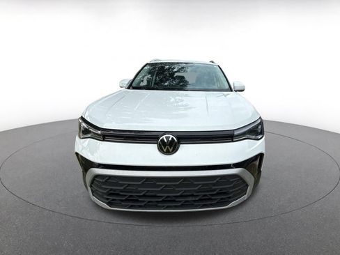 Used 2025 Volkswagen Taos SE FWD image 2