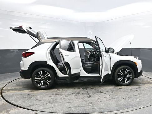 Used 2021 Chevrolet TrailBlazer ACTIV w/ Technology Package image 32