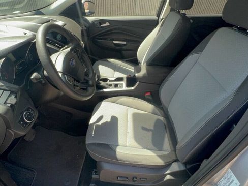 Used 2017 Ford Escape SE w/ Equipment Group 201A image 5