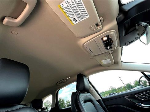 Used 2024 Lincoln Corsair Premiere image 13