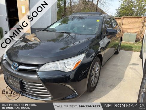Used 2016 Toyota Camry XLE w/ Moonroof Package image 1