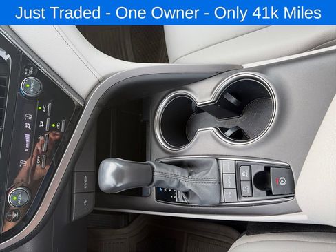 Used 2023 Toyota Camry SE FWD image 11