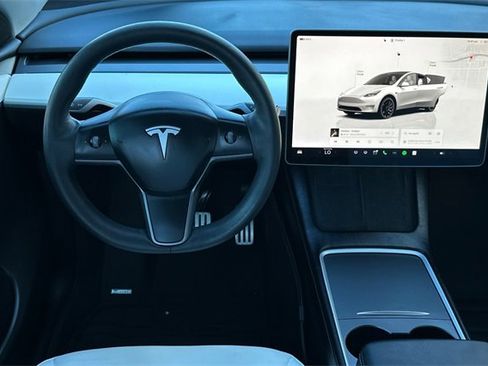 Used 2023 Tesla Model Y Performance image 15
