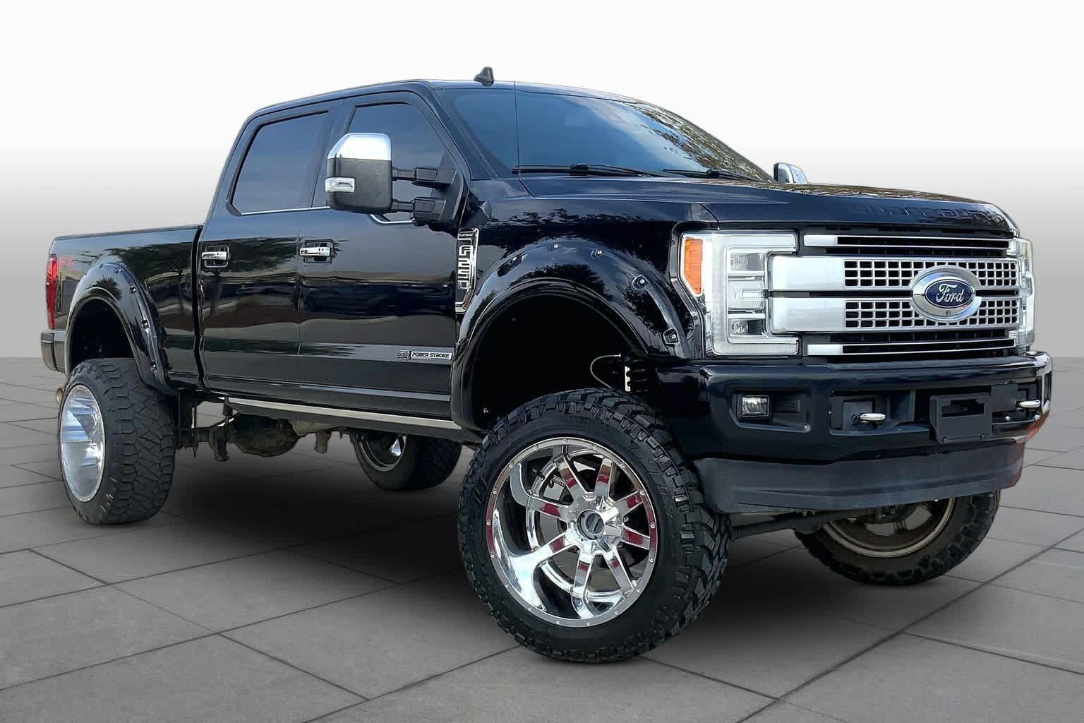 Used 2019 Ford F250 Platinum w/ Platinum Ultimate Package AWD/4WD image 3
