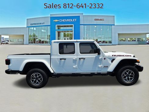 Used 2025 Jeep Gladiator Rubicon AWD/4WD image 8