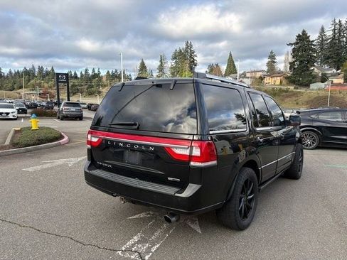 Used 2015 Lincoln Navigator 4WD image 3