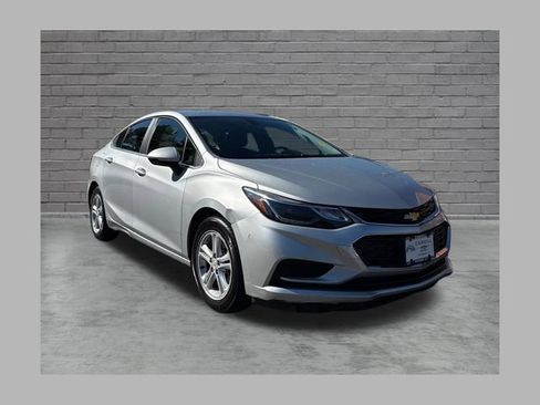Used 2017 Chevrolet Cruze LT w/ Convenience Package FWD image 1