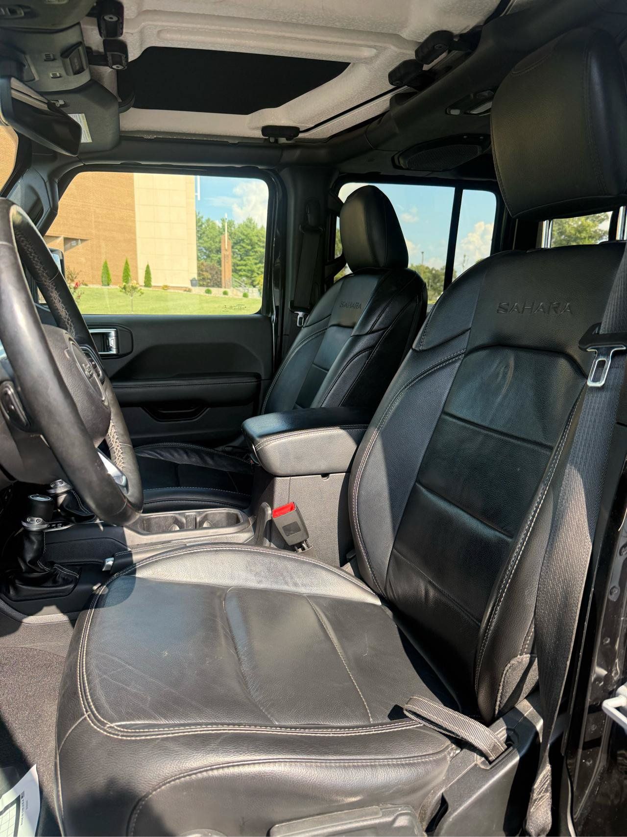 Used 2018 Jeep Wrangler Unlimited Sahara AWD/4WD image 12