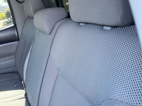 Used 2010 Toyota Tacoma 4x4 Double Cab image 4