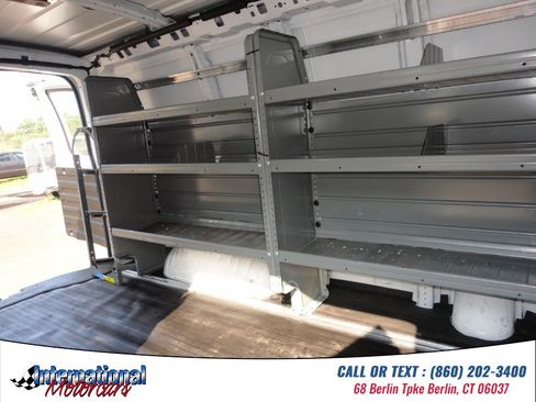 Used 2017 Chevrolet Express 2500 RWD image 9