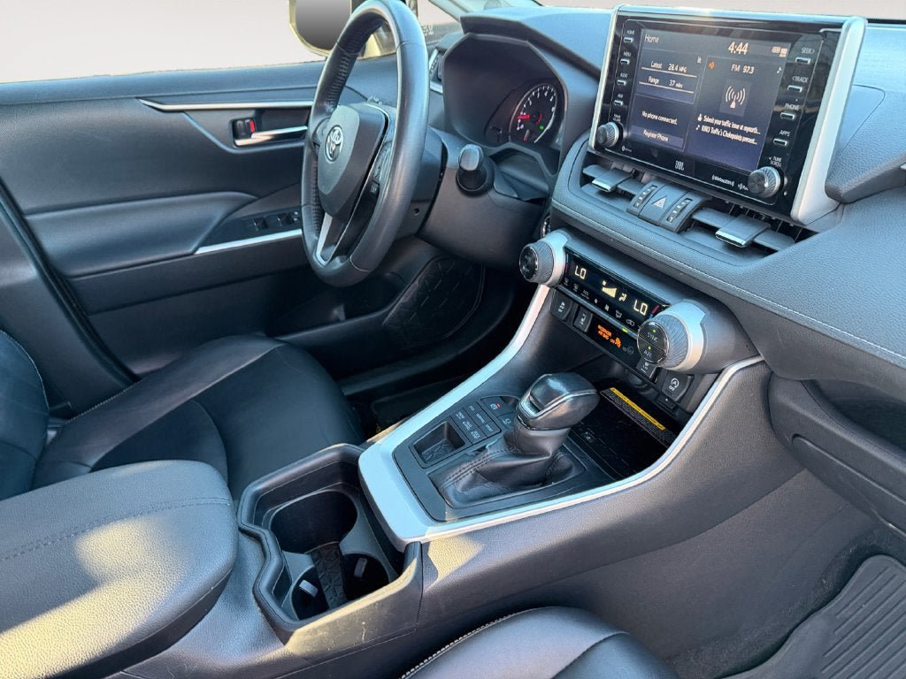 Used 2020 Toyota RAV4 XLE Premium AWD/4WD image 27