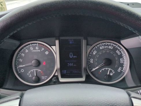 Used 2018 Toyota Tacoma SR5 RWD image 13
